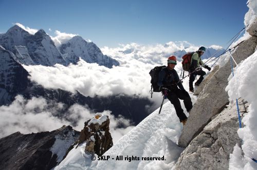 Descending the 'Grey Tower' on Ama Dablam 2632